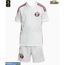 Katar Auswärts Trikotsatz Kinder WM 2026 Kurzarm (+ Kurze Hosen)